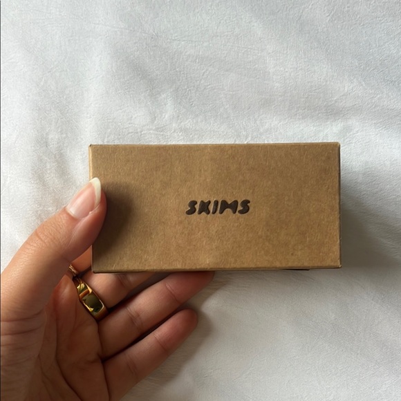 Skims Claw Clip - NEW WITH TAGS - Picture 4 of 4